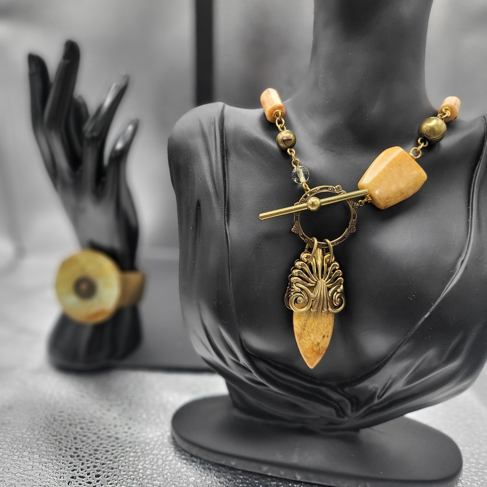 Elegant Gold and Tan Necklace